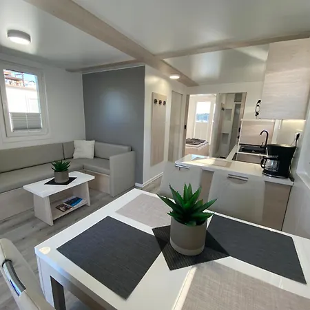 Floating House - Luxury Floating Sea Oasis Lejlighed