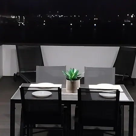 Апартаменти Floating House - Luxury Floating Sea Oasis