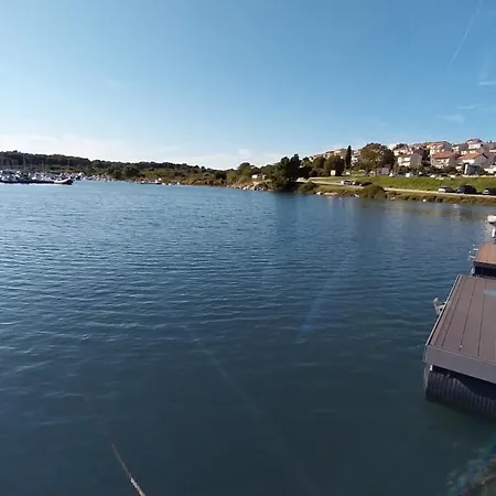 Floating House - Luxury Floating Sea Oasis Pula