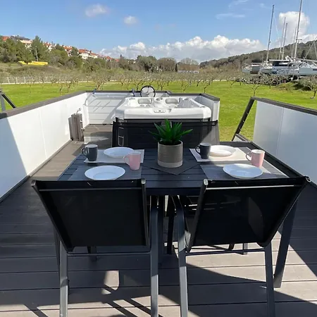 Floating House - Luxury Floating Sea Oasis *