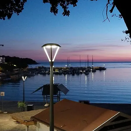 Floating House - Luxury Floating Sea Oasis Pula