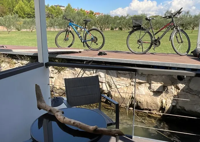 Floating House - Luxury Floating Sea Oasis *