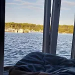 Floating House - Luxury Floating Sea Oasis Apartment Pula