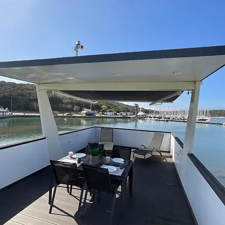 Lägenhet Floating House - Luxury Floating Sea Oasis *