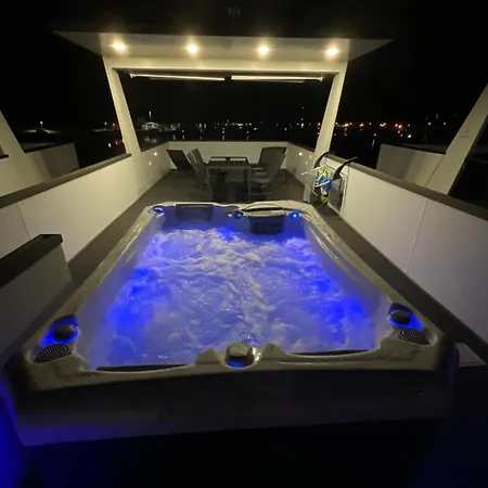 Floating House - Luxury Floating Sea Oasis Apartment Pula