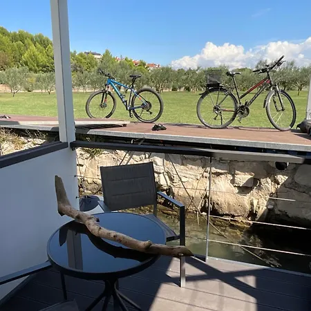 Floating House - Luxury Floating Sea Oasis *