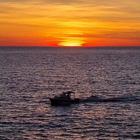 Floating House - Luxury Floating Sea Oasis *