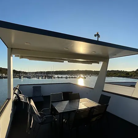 Lägenhet Floating House - Luxury Floating Sea Oasis