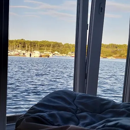 Floating House - Luxury Floating Sea Oasis Lägenhet Pula