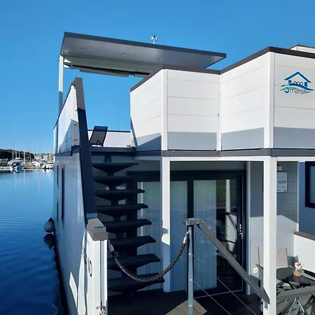 Floating House - Luxury Floating Sea Oasis * プーラ
