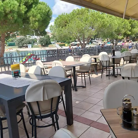 Lägenhet Floating House - Luxury Floating Sea Oasis