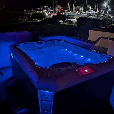 Apartment Floating House - Luxury Floating Sea Oasis *