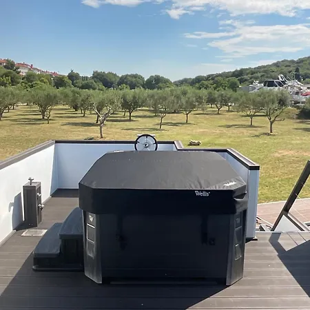 Floating House - Luxury Floating Sea Oasis Pula