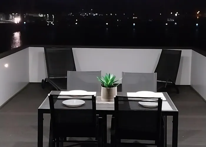 Апартаменты Floating House - Luxury Floating Sea Oasis