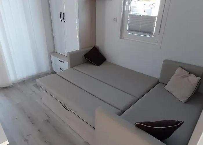 Апартаменты Floating House - Luxury Floating Sea Oasis Пула