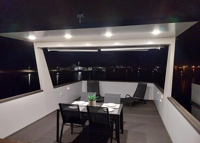 Apartment Floating House - Luxury Floating Sea Oasis Pula