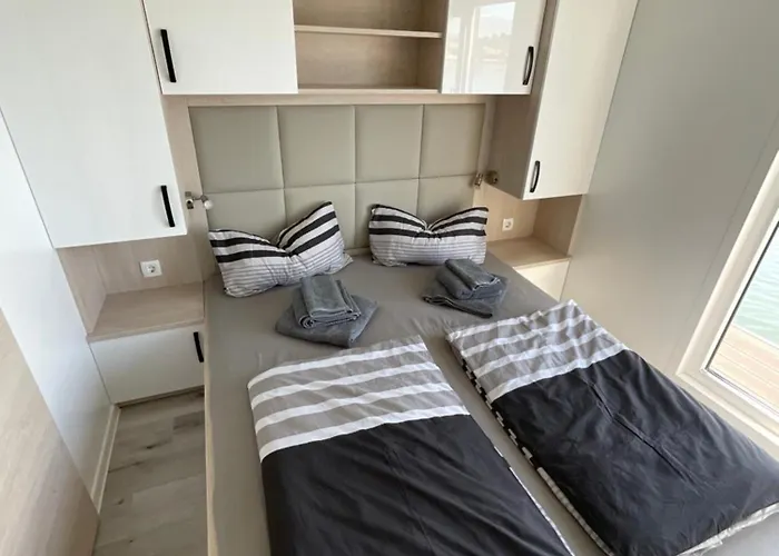 Апартаменты Floating House - Luxury Floating Sea Oasis *