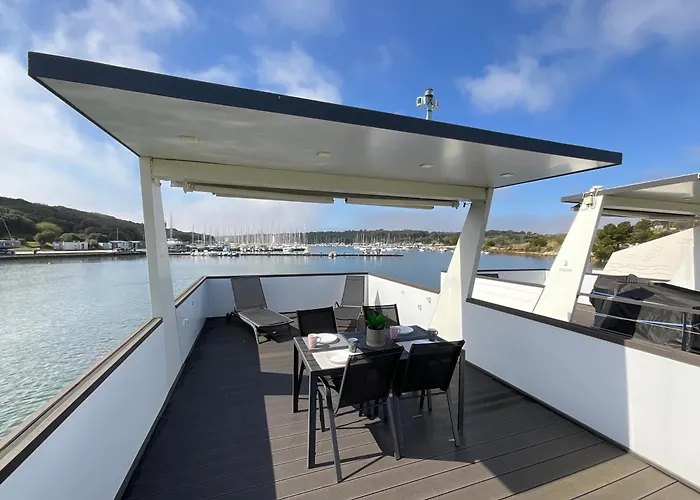 Апартаменты Floating House - Luxury Floating Sea Oasis *