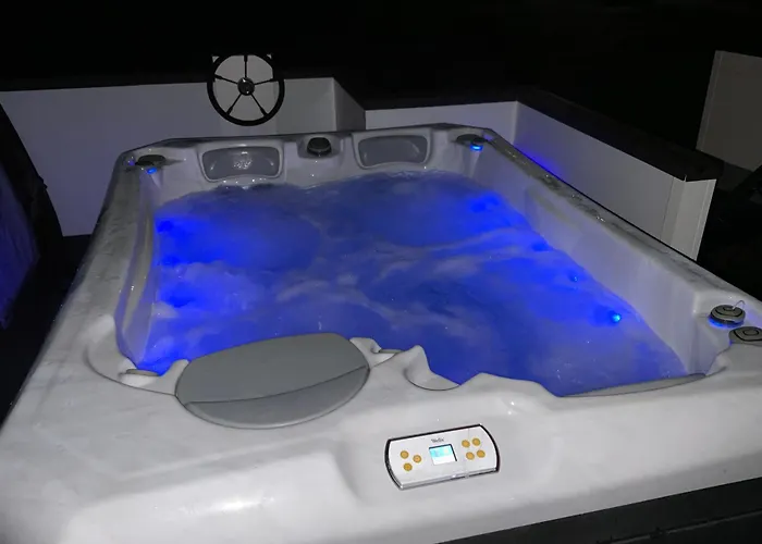 Апартаменты Floating House - Luxury Floating Sea Oasis *