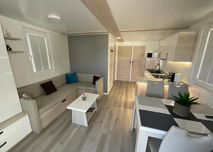 Апартаменти Floating House - Luxury Floating Sea Oasis *
