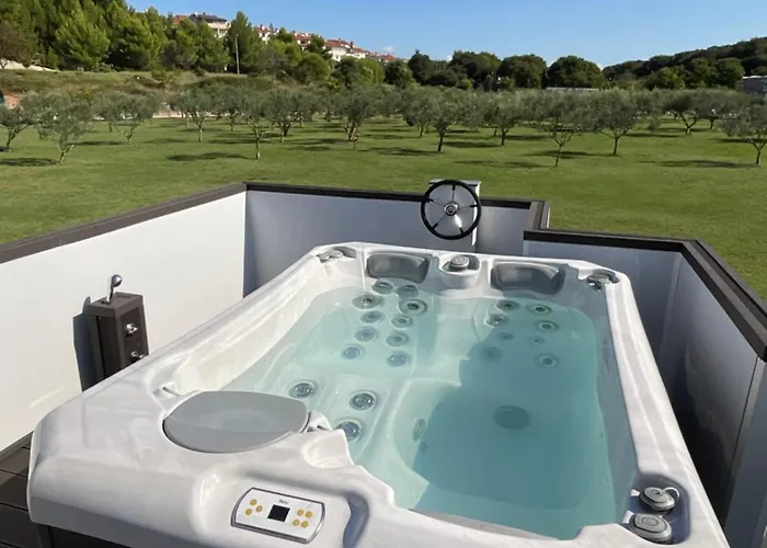 Апартаменты Floating House - Luxury Floating Sea Oasis Пула