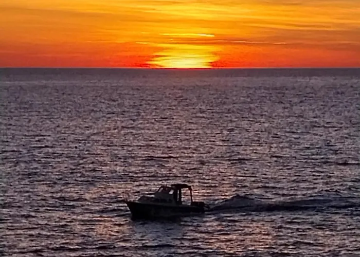 Floating House - Luxury Floating Sea Oasis *
