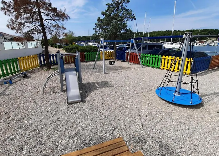 Floating House - Luxury Floating Sea Oasis * Пула