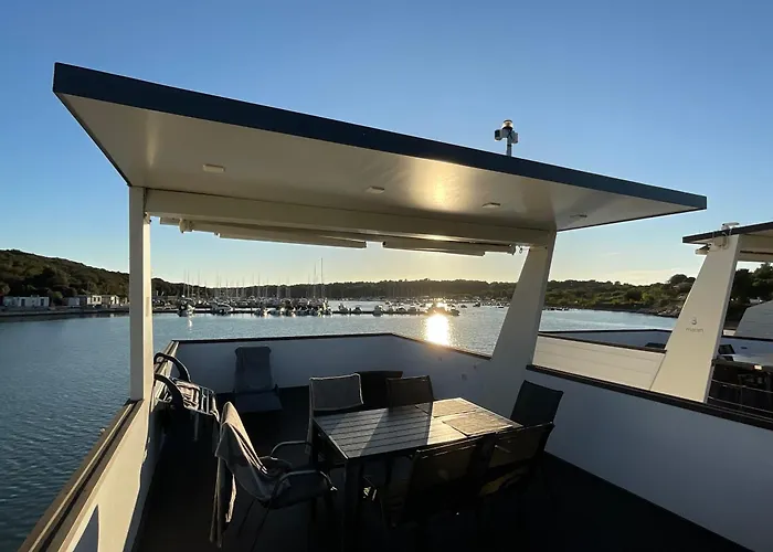 Апартаменты Floating House - Luxury Floating Sea Oasis