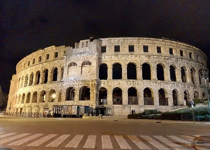 Floating House - Luxury Floating Sea Oasis *