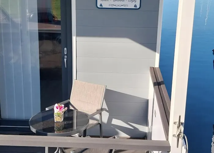 Апартаменты Floating House - Luxury Floating Sea Oasis Пула