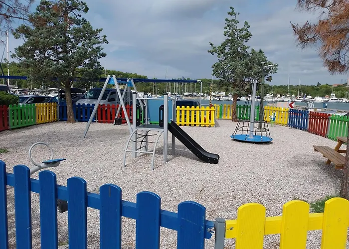 Floating House - Luxury Floating Sea Oasis *