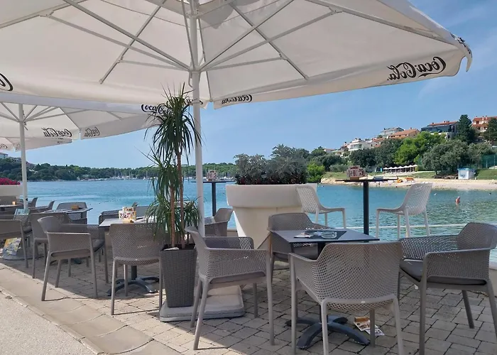 Апартаменти Floating House - Luxury Floating Sea Oasis Пула