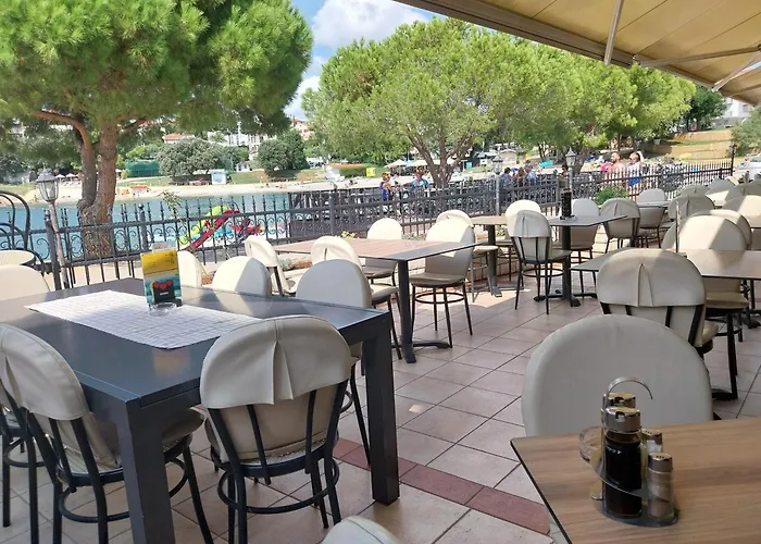 Apartment Floating House - Luxury Floating Sea Oasis