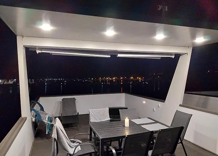 Floating House - Luxury Floating Sea Oasis Апартаменты