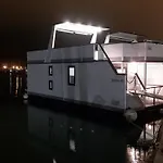 Floating House - Luxury Floating Sea Oasis Apartman Pula