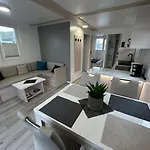 Floating House - Luxury Floating Sea Oasis Pula