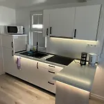Apartman Floating House - Luxury Floating Sea Oasis Pula