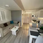 Apartman Floating House - Luxury Floating Sea Oasis *