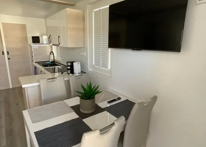 Floating House - Luxury Floating Sea Oasis アパート