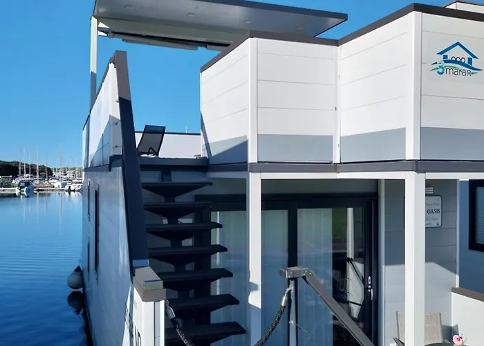 Floating House - Luxury Floating Sea Oasis * プーラ